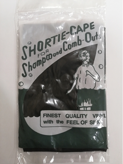 Εικόνα από SHORTIE-CAPE FOR SHAMPOO AND COMB-OUTS
