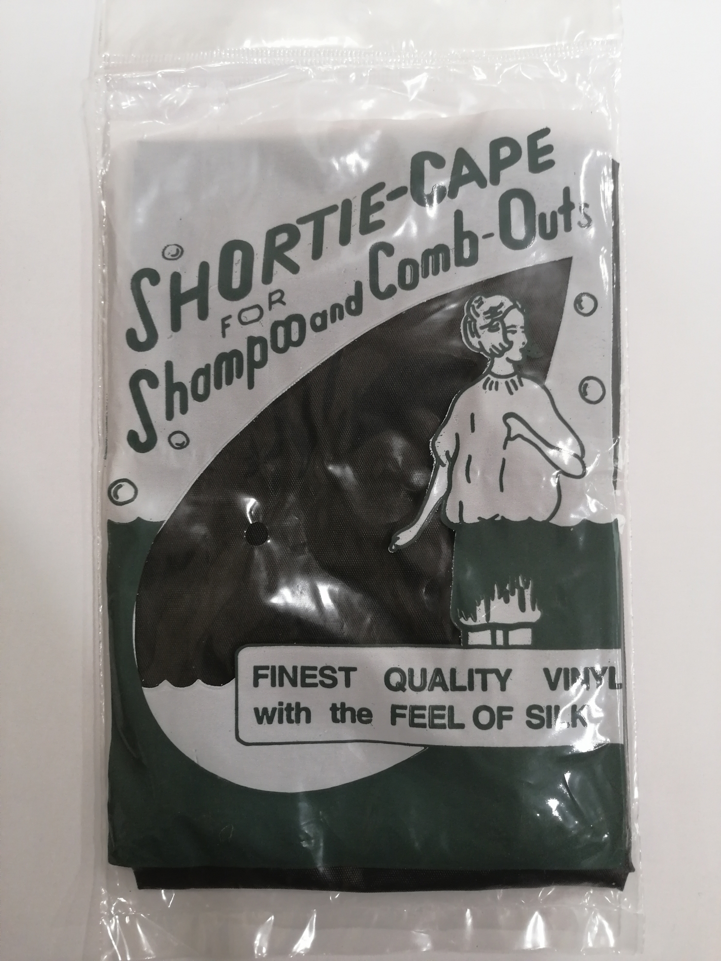 SHORTIE-CAPE FOR SHAMPOO AND COMB-OUTS